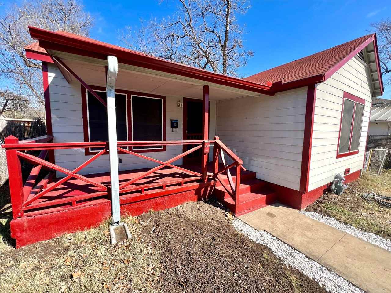 502 Zennia St - Photo 3 of 18