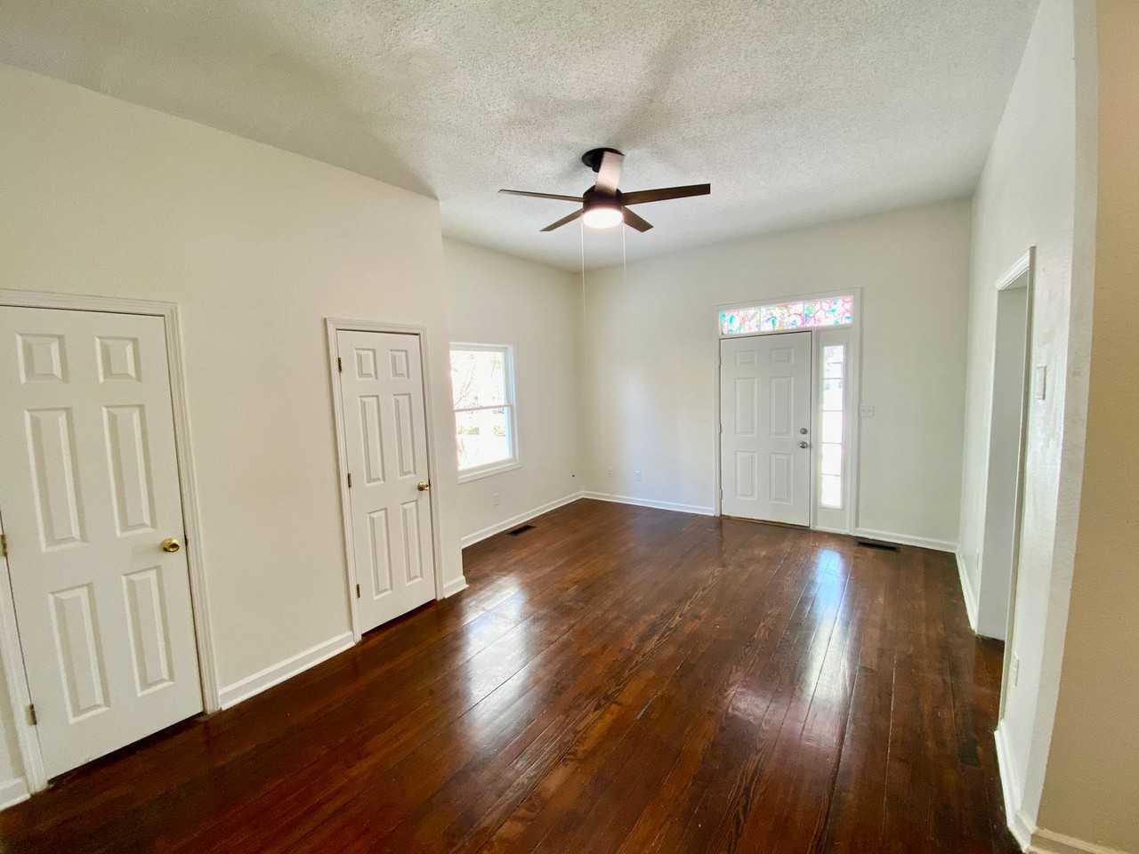 1643 Monroe St - Photo 5 of 12