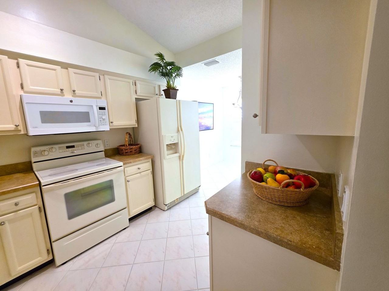 546 9th Pl - Photo 6 of 35