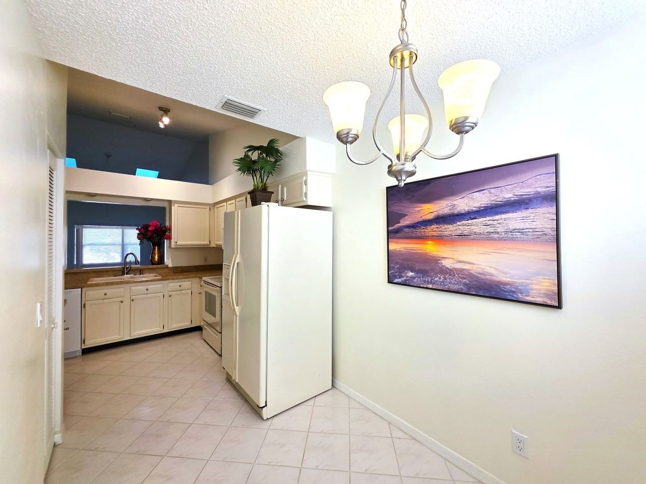 546 9th Pl - Photo 7 of 35