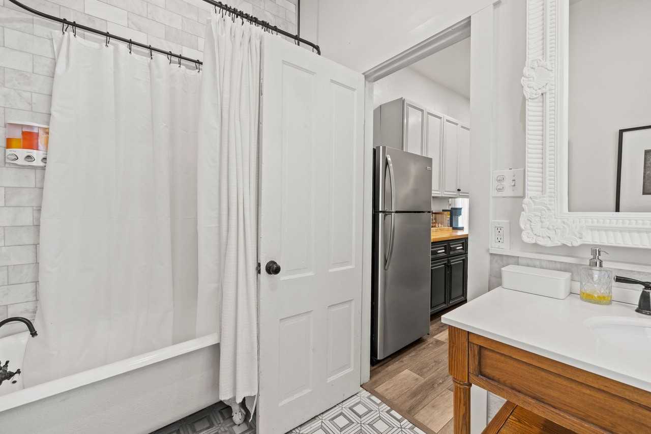 1212 Price St - Photo 6 of 13