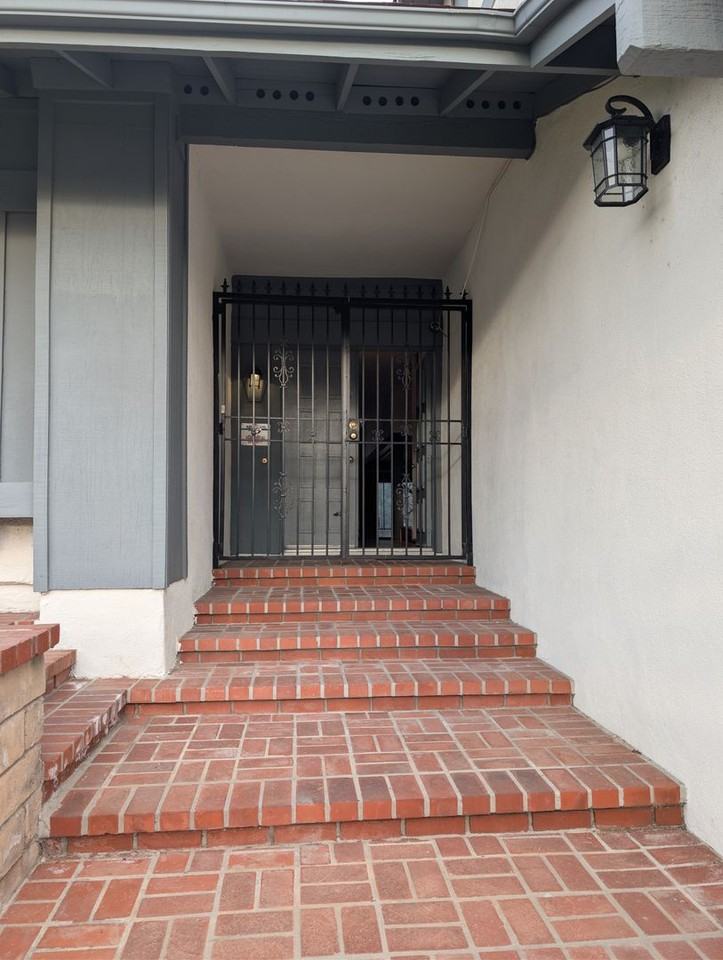 926 W Alfred Pl - Photo 2 of 21