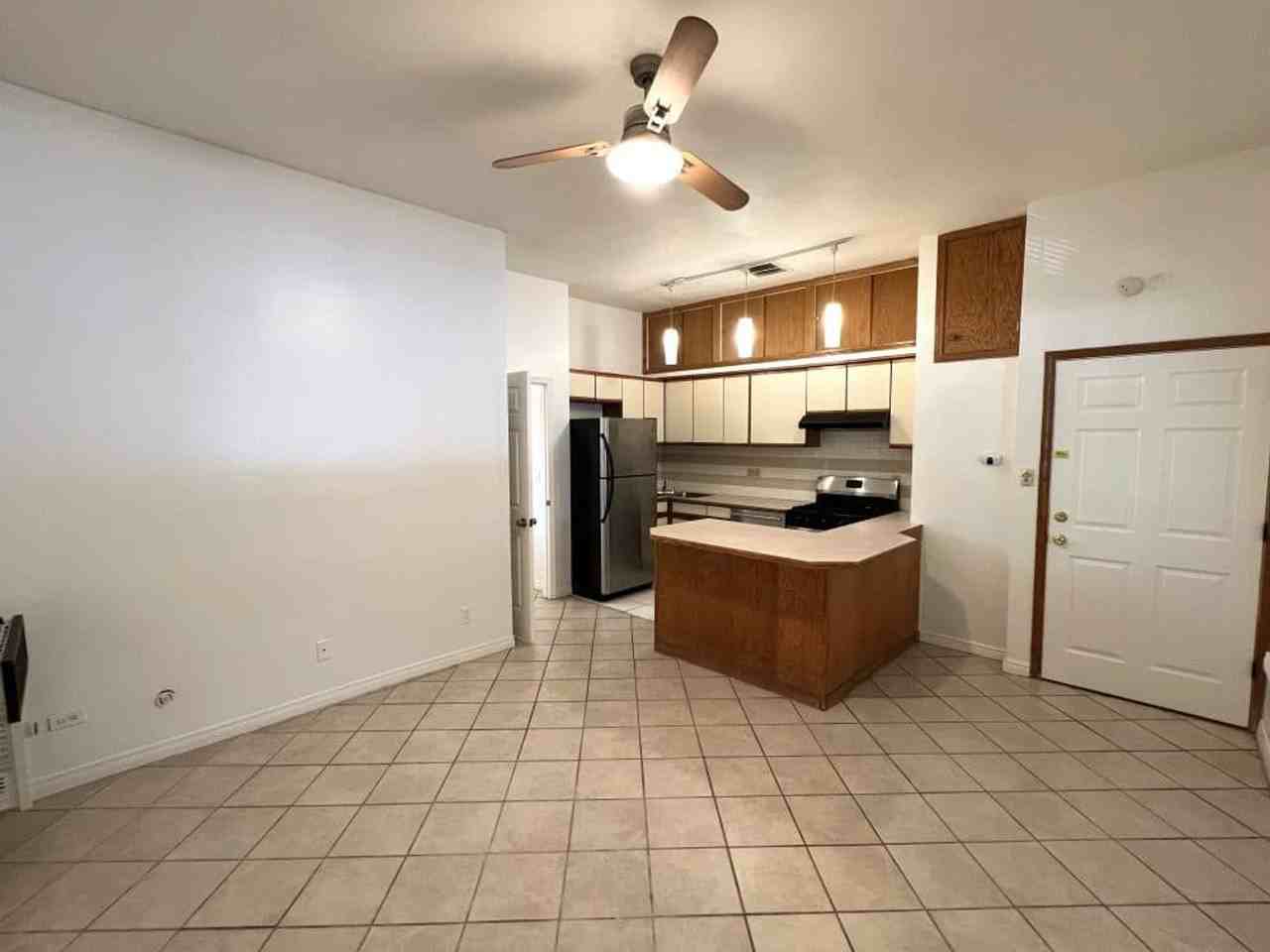 1020 Pleasant St - Photo 2 of 22