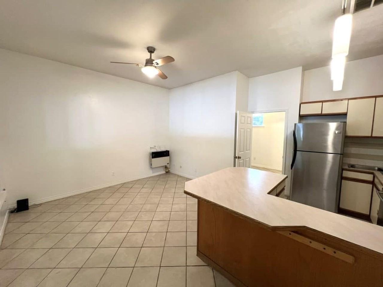 1020 Pleasant St - Photo 3 of 22