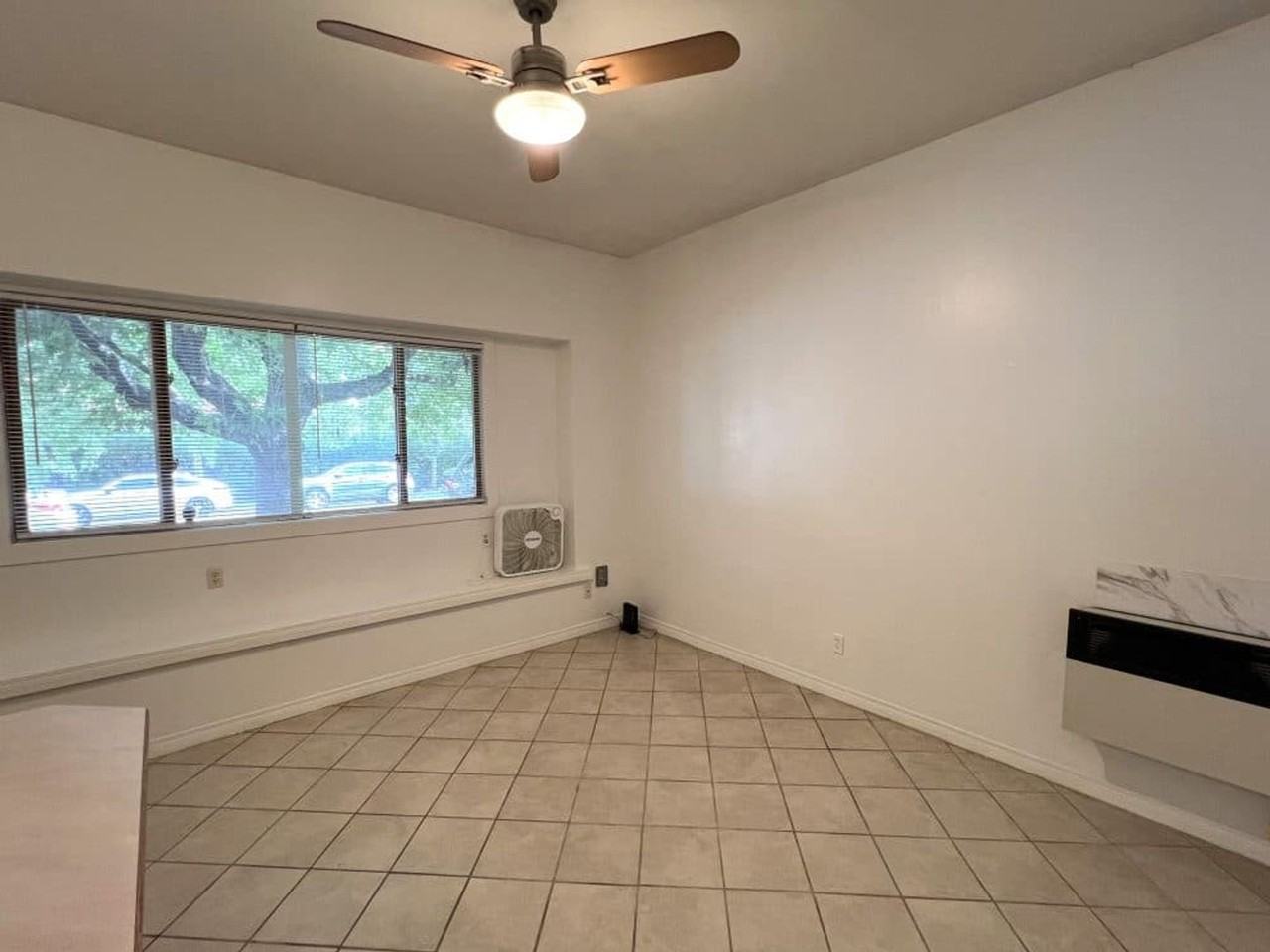 1020 Pleasant St - Photo 5 of 22