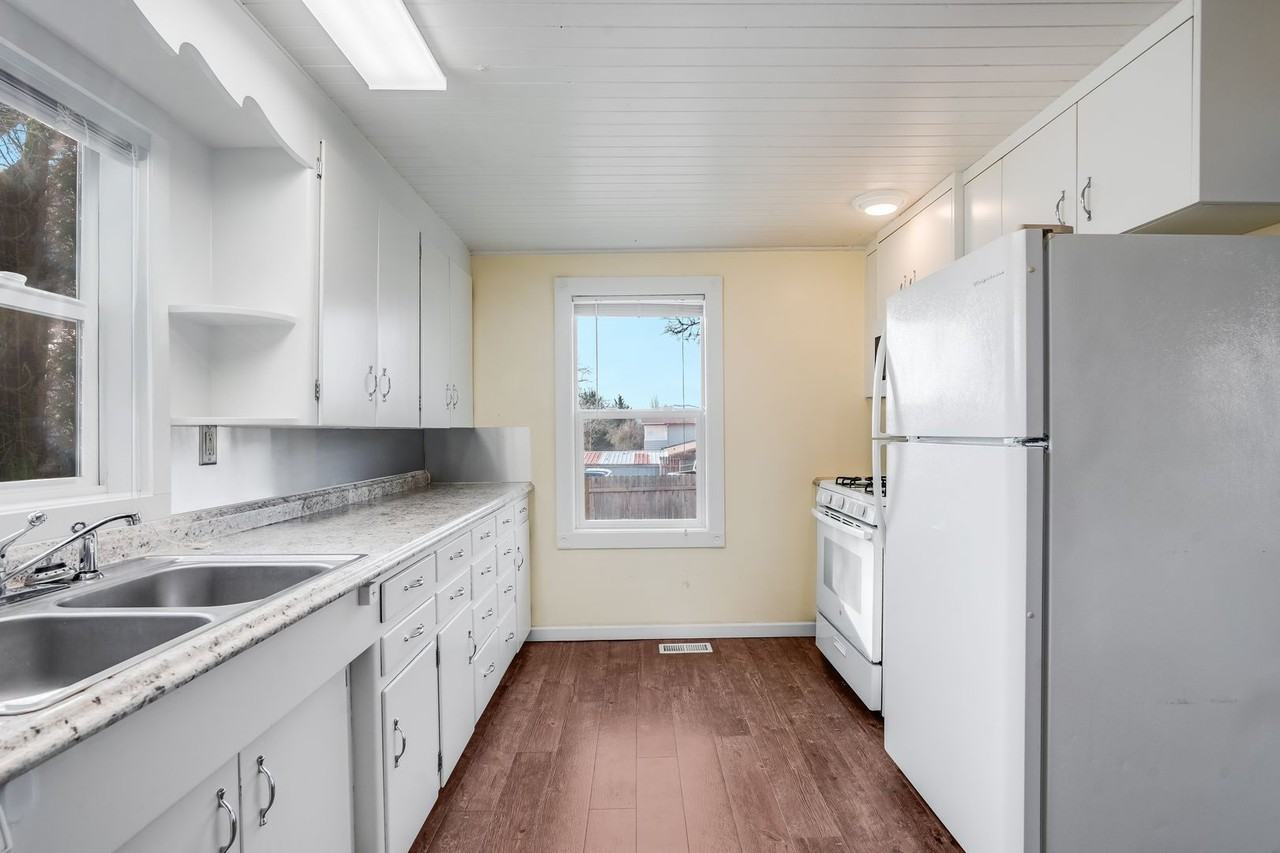 13504 Se 152nd Dr - Photo 3 of 12