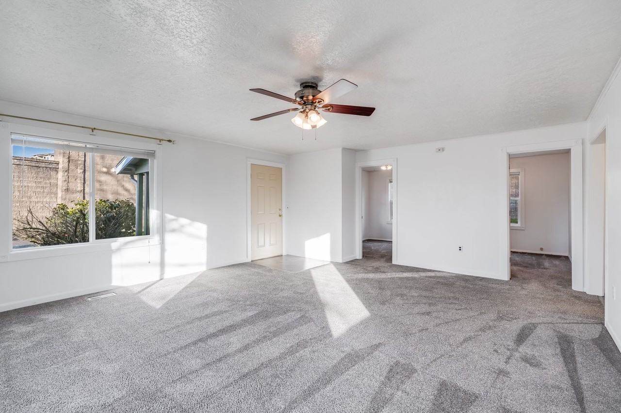 13504 Se 152nd Dr - Photo 4 of 12