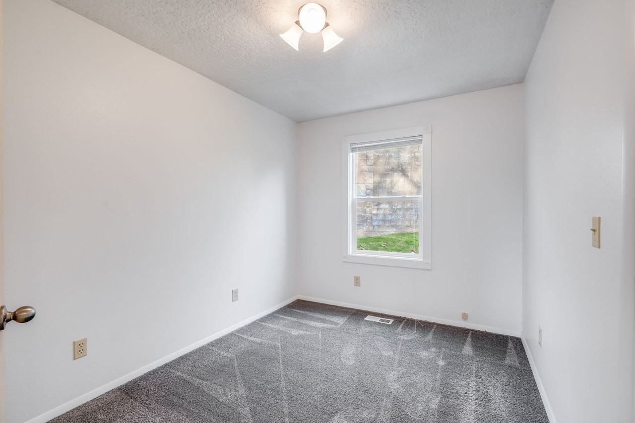 13504 Se 152nd Dr - Photo 7 of 12