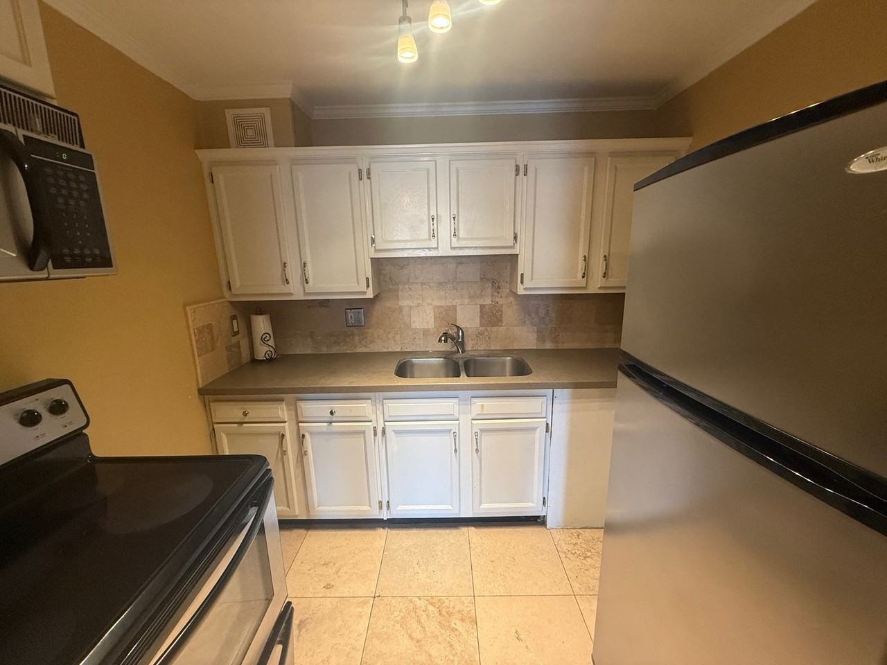 405 Dunwoody St - Photo 5 of 18