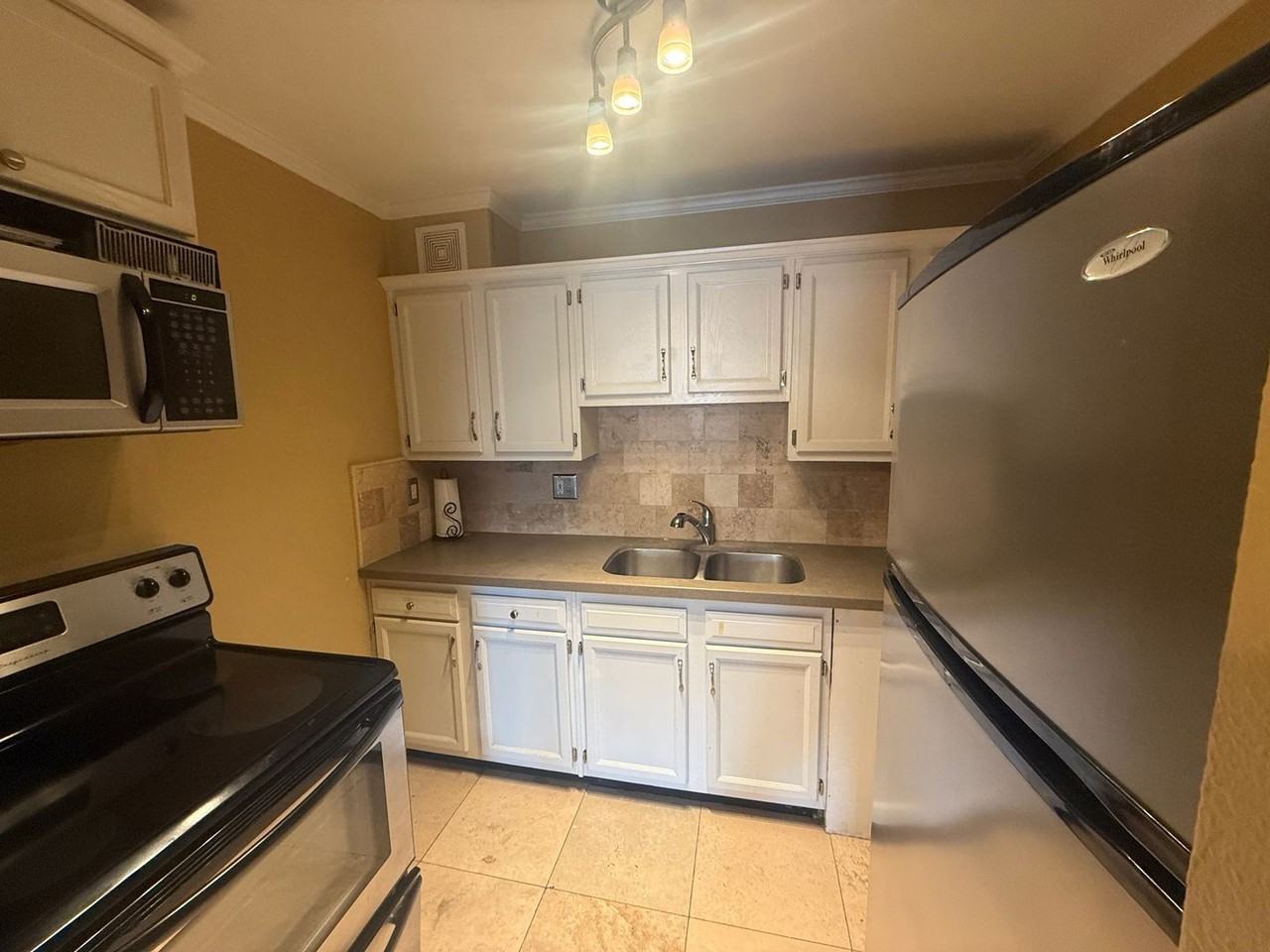 405 Dunwoody St - Photo 6 of 18