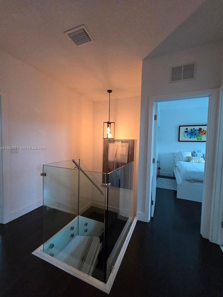 11260 Nw 84th St - Photo 3 of 11