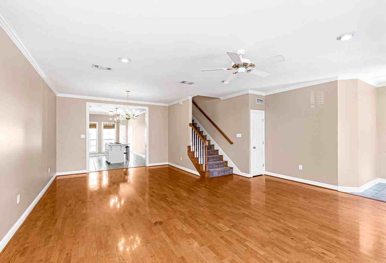 9007 Highland Rd - Photo 3 of 13