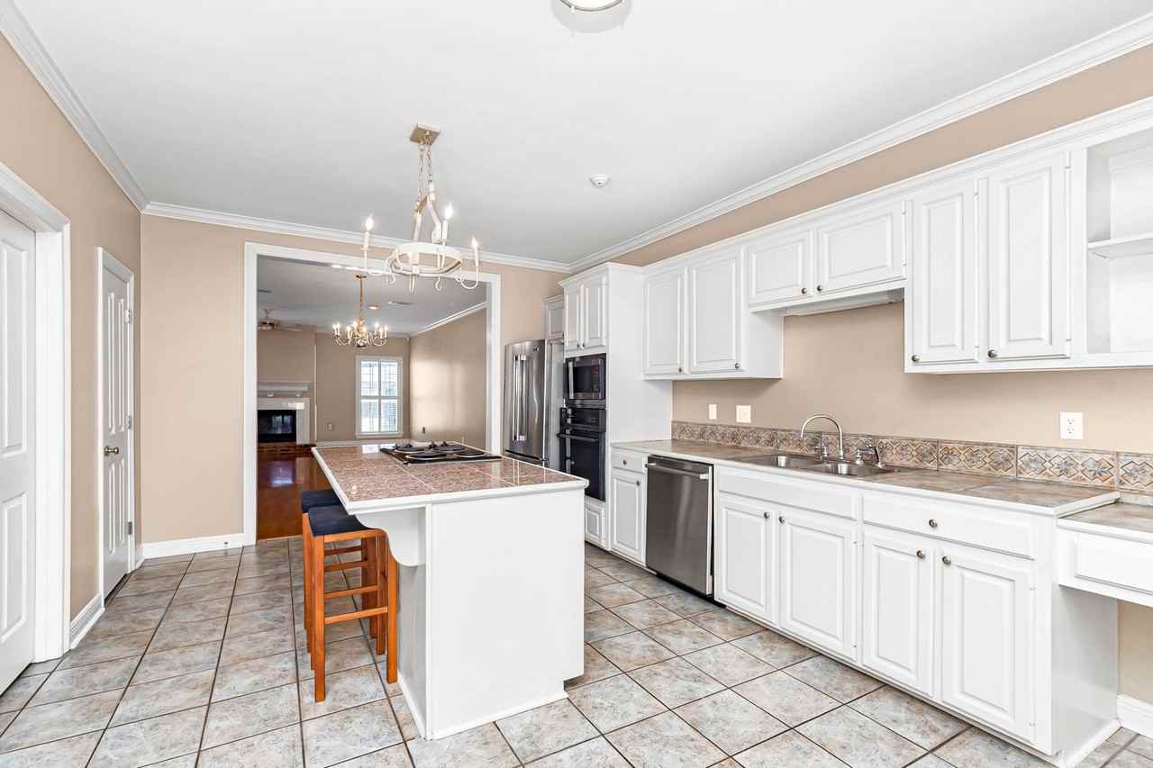 9007 Highland Rd - Photo 4 of 13