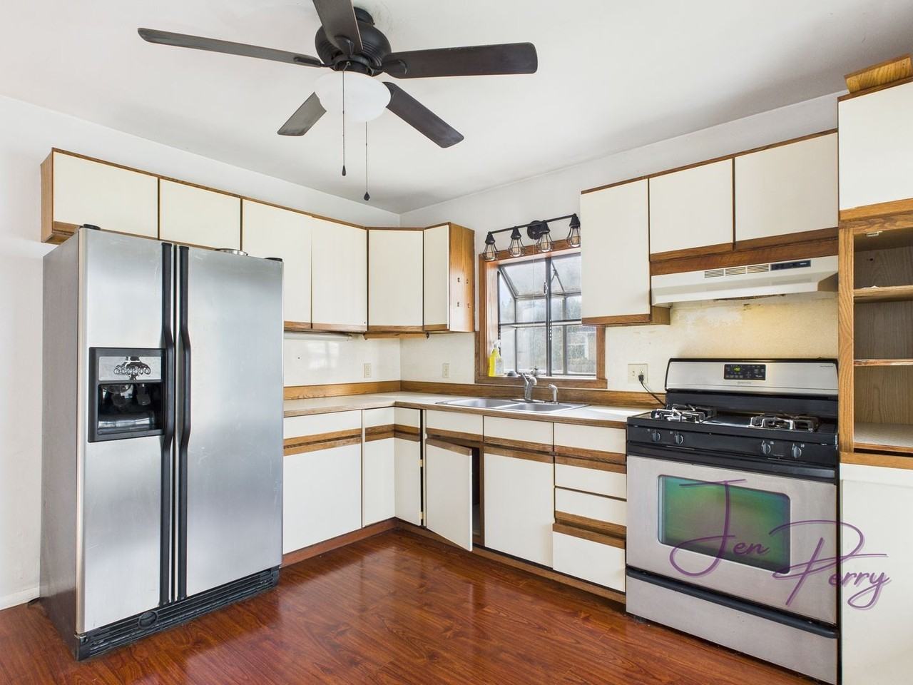 314 W Main St - Photo 2 of 26