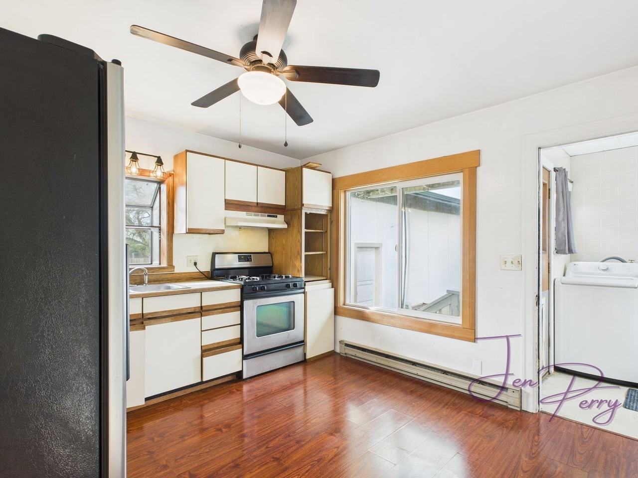 314 W Main St - Photo 3 of 26