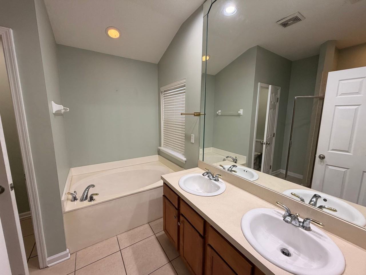 1193 Bedrock Dr - Photo 4 of 9