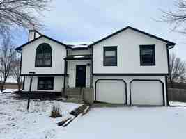 featured image of 4112 Se Illinois Ave