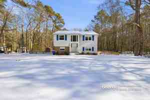 featured image of 15390 Matthews Manor Rd
