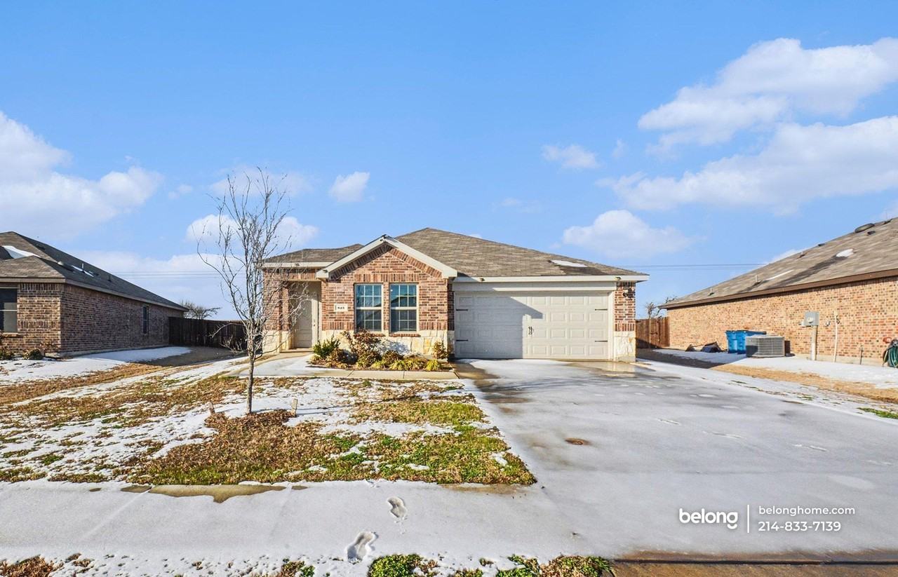 815 Ranahan Ln - Photo 2 of 27