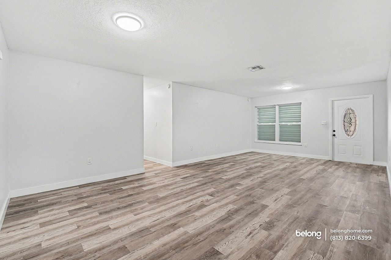 22257 Yonkers Ave - Photo 4 of 16