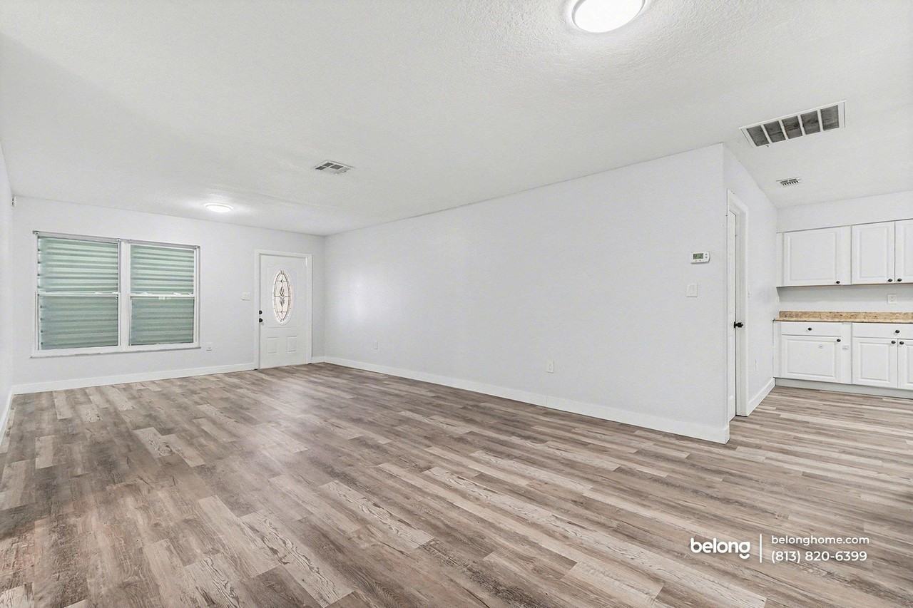 22257 Yonkers Ave - Photo 6 of 16