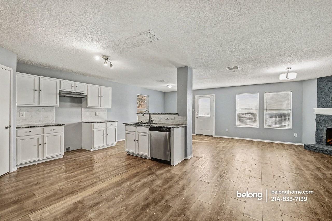 2256 White Oak Dr - Photo 7 of 33