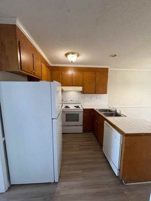 3987 Sterling Pointe Dr - Photo 5 of 16