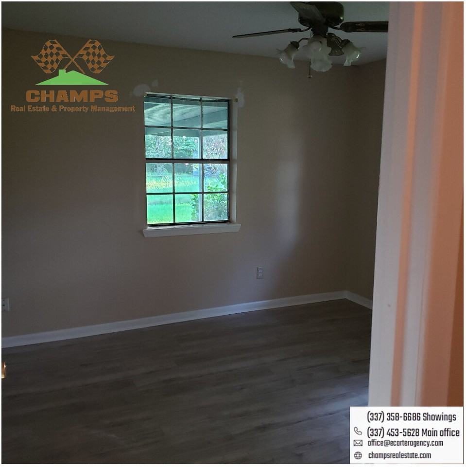 402 Toronto Dr - Photo 2 of 9