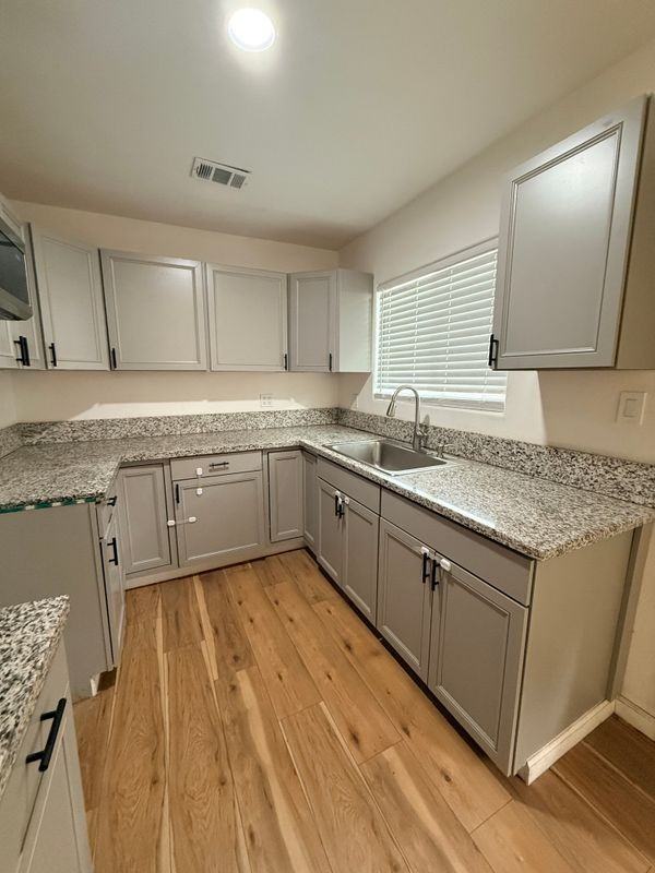 2907 N I St - Photo 2 of 11