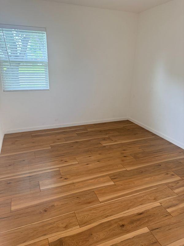 2907 N I St - Photo 4 of 11