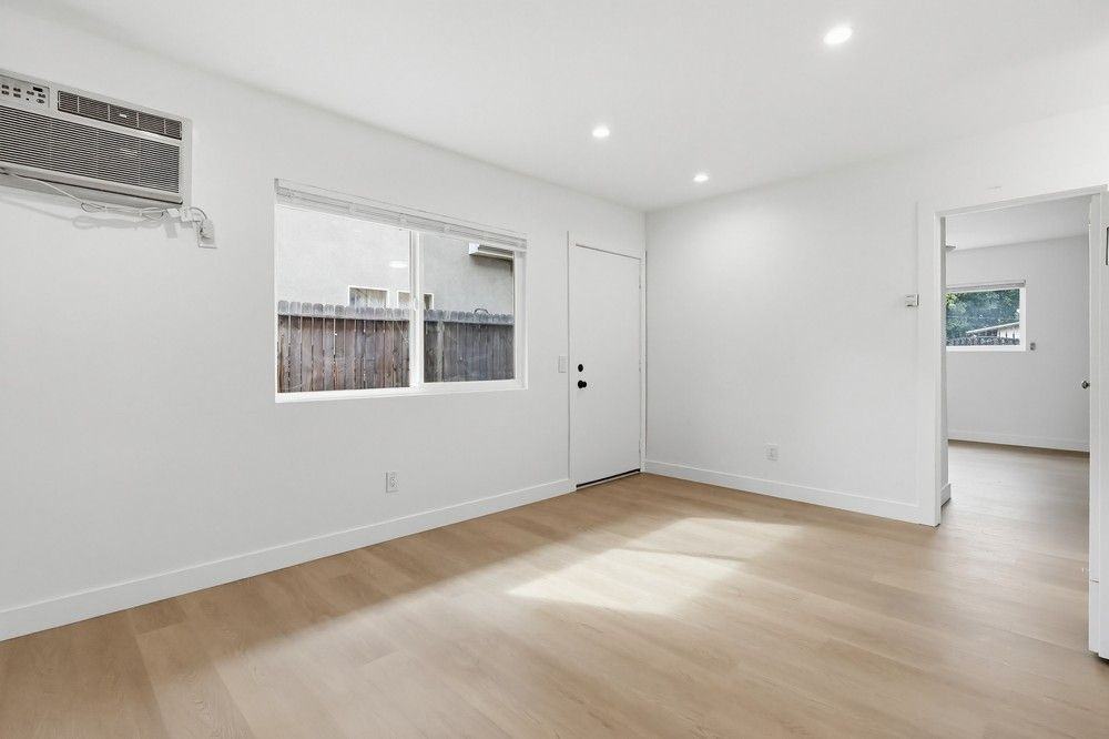 222 S Avenue 63 ##1 - Photo 3 of 44