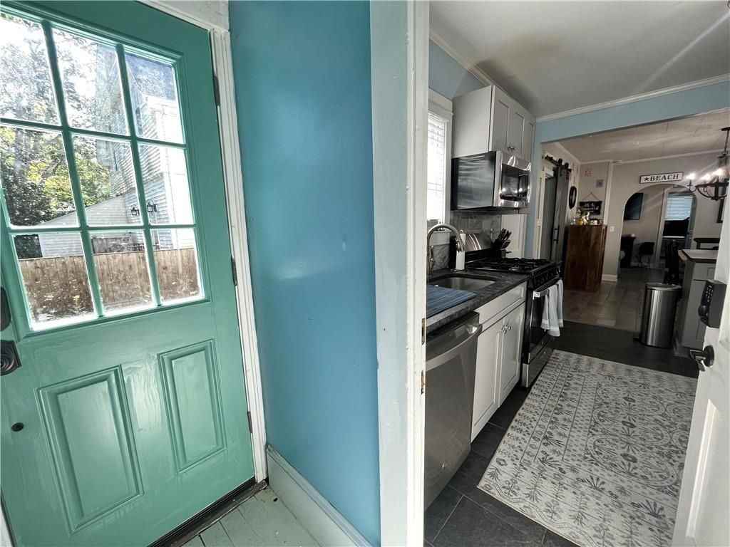 16 Vaughan Ave ##1 - Photo 4 of 32