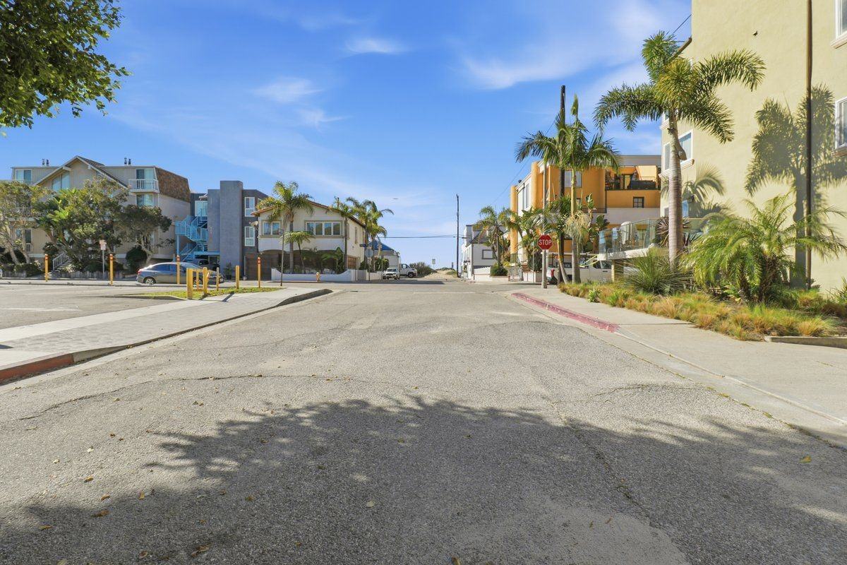 6400 Pacific Ave ##304 - Photo 4 of 20