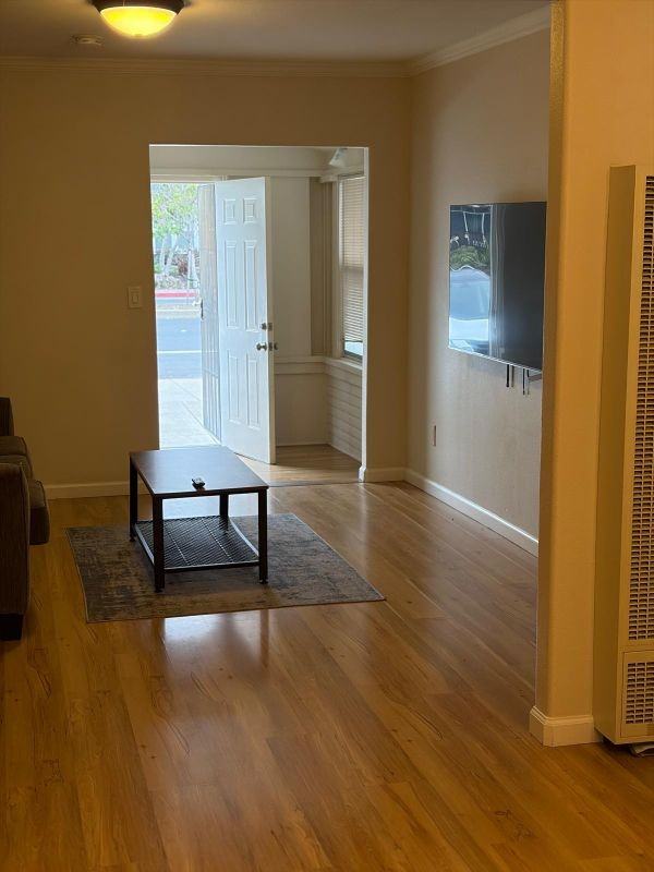 558 A St - Photo 3 of 9