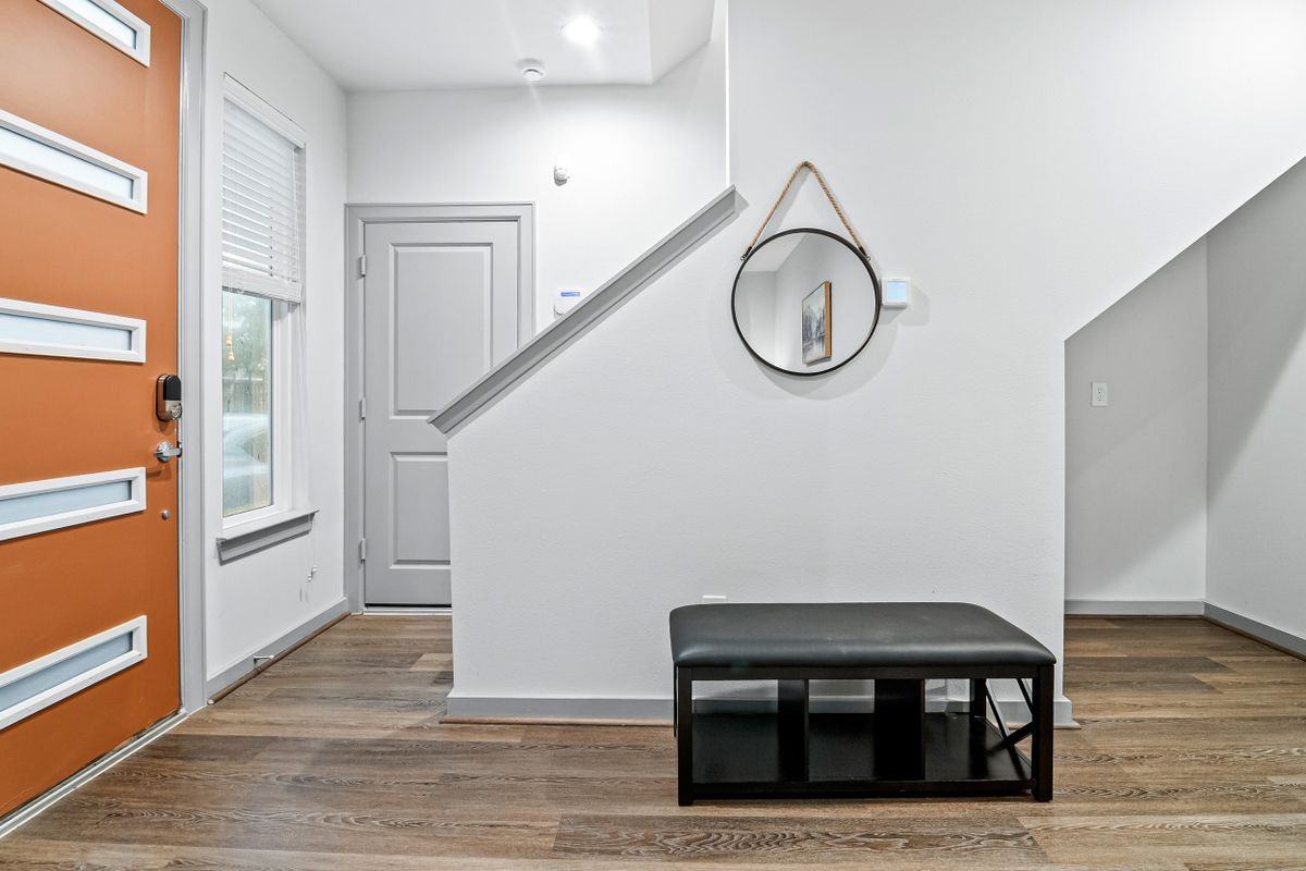 829 N Emile St - Photo 4 of 35