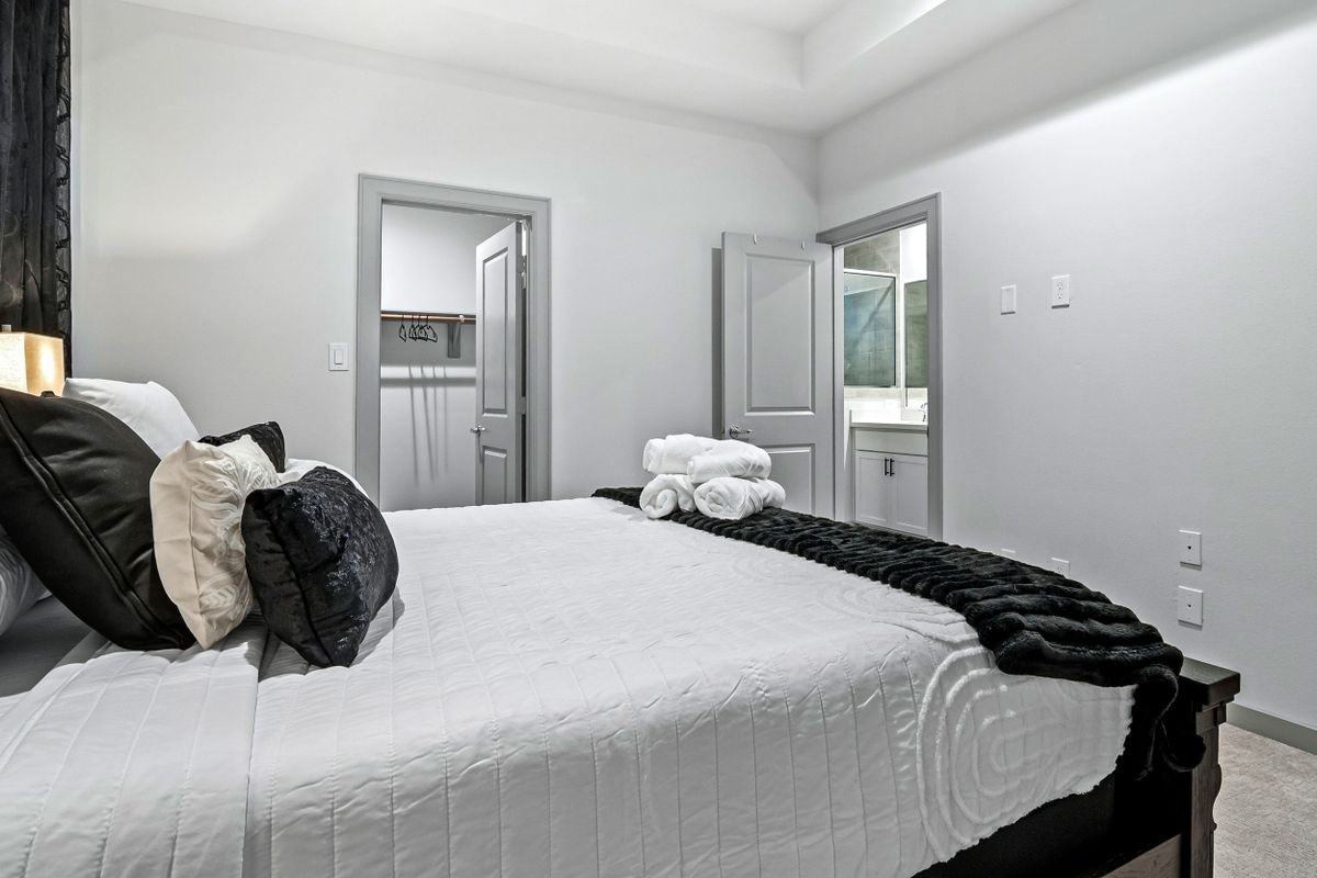 829 N Emile St - Photo 6 of 35