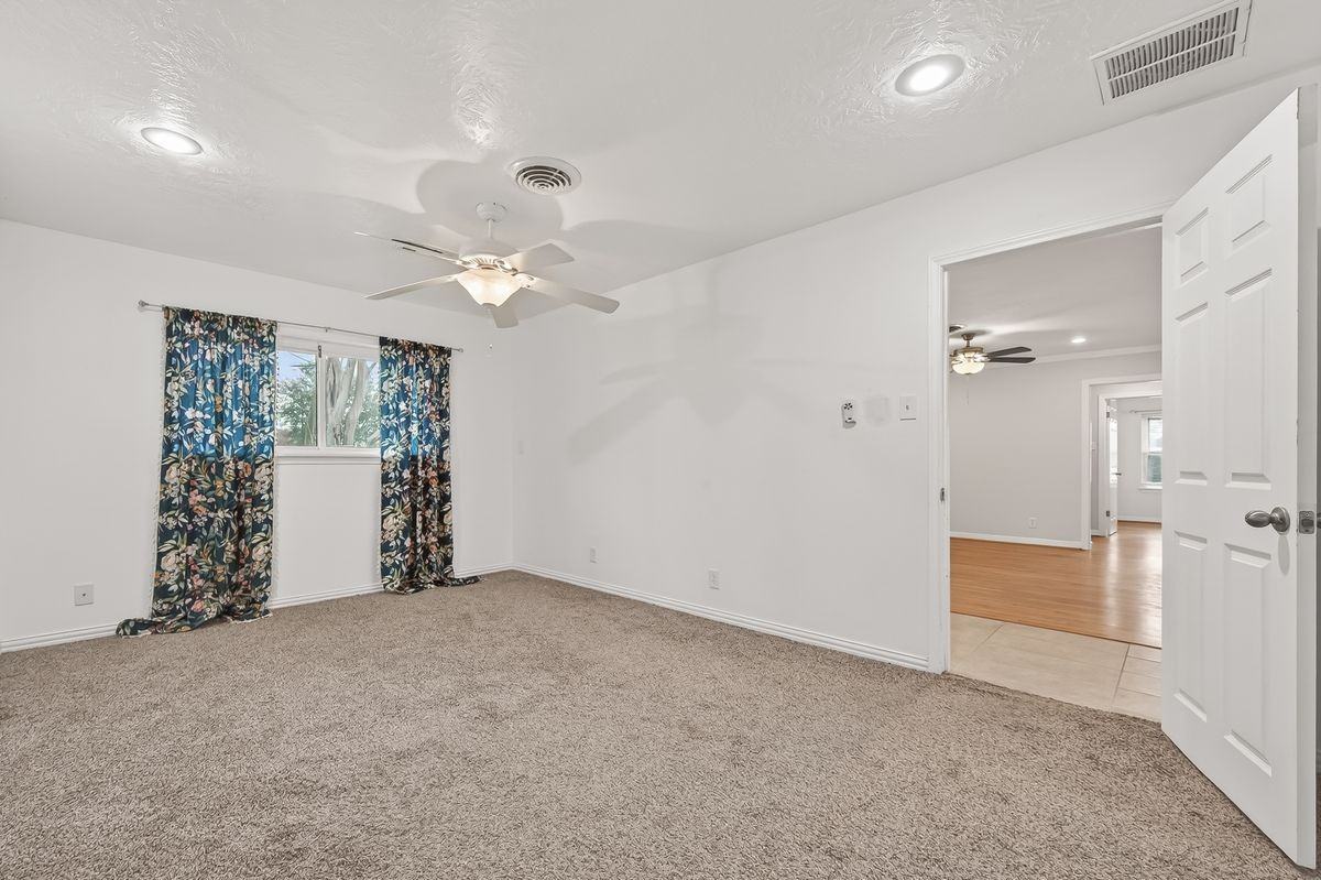 3003 Topham Cir - Photo 7 of 11