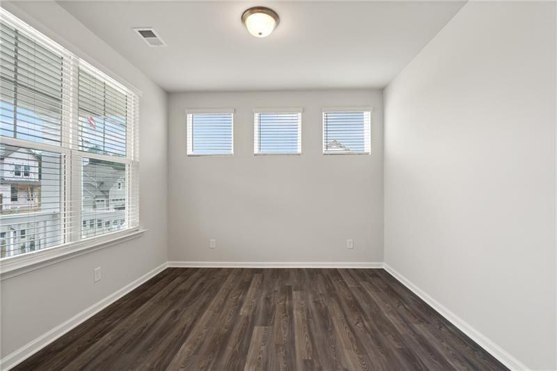 4945 Shipley Ave - Photo 5 of 40