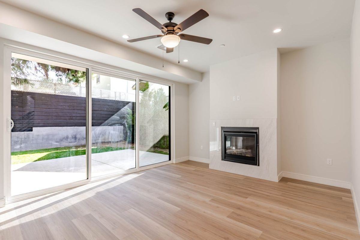 10754 Nassau Ave - Photo 5 of 39