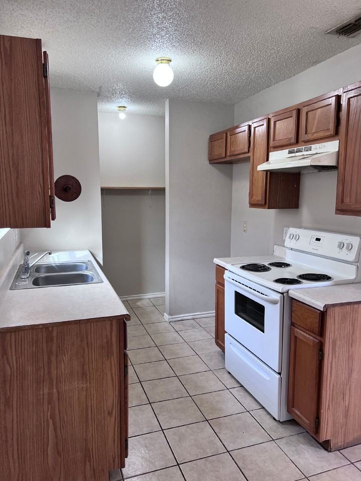 304 81st St - Photo 6 of 9