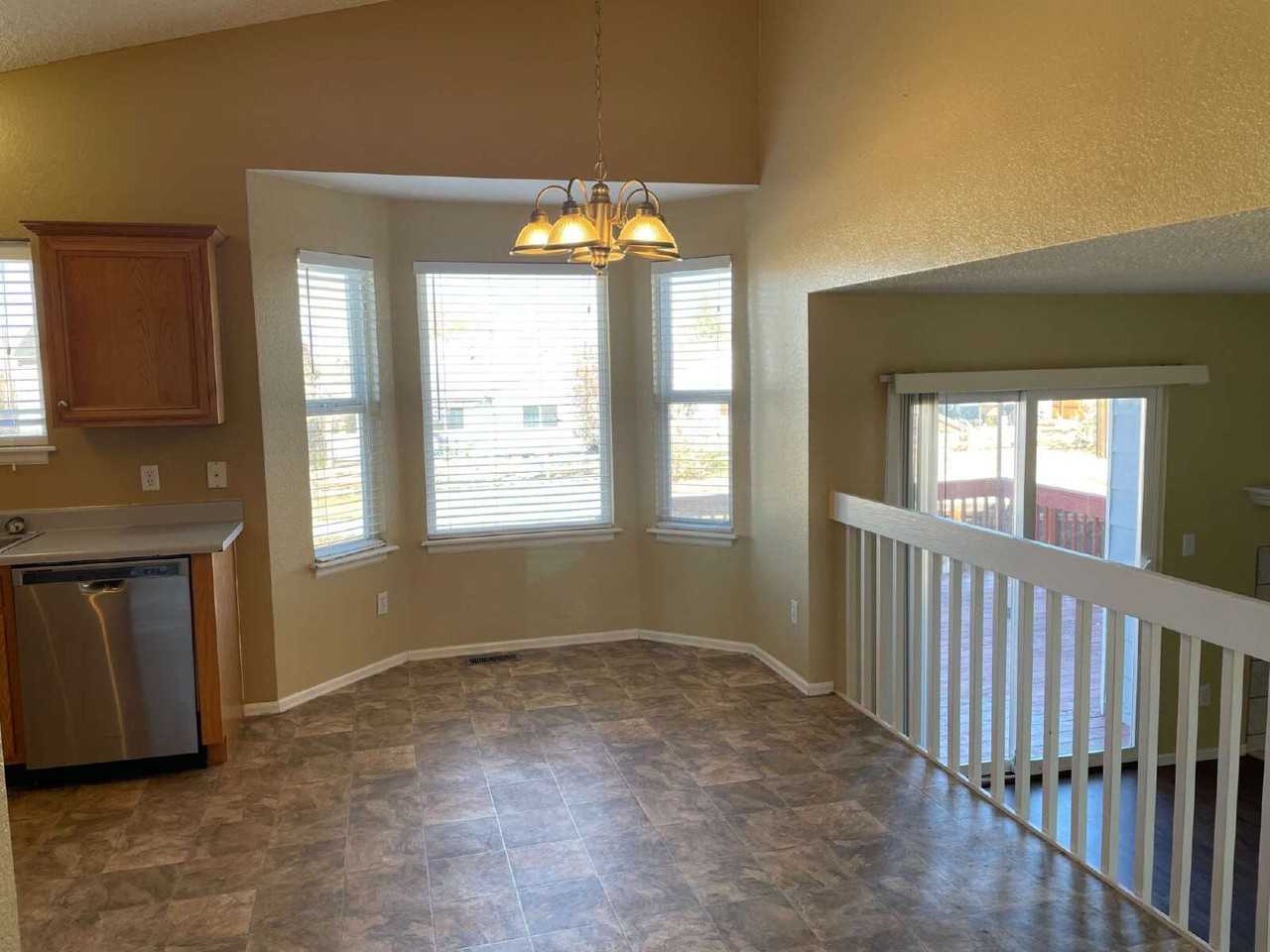 5423 S Valdai Way - Photo 5 of 25