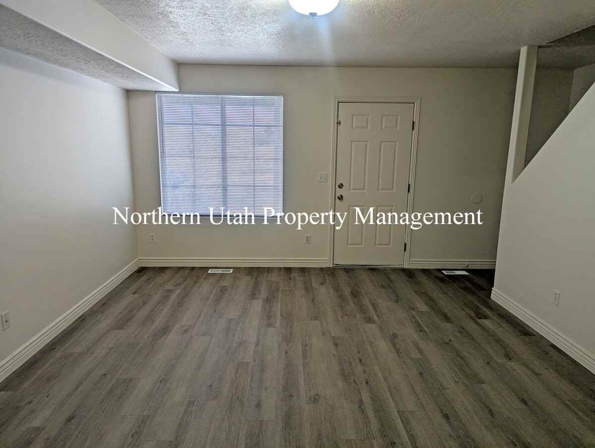 2892 N 400 E - Photo 3 of 21