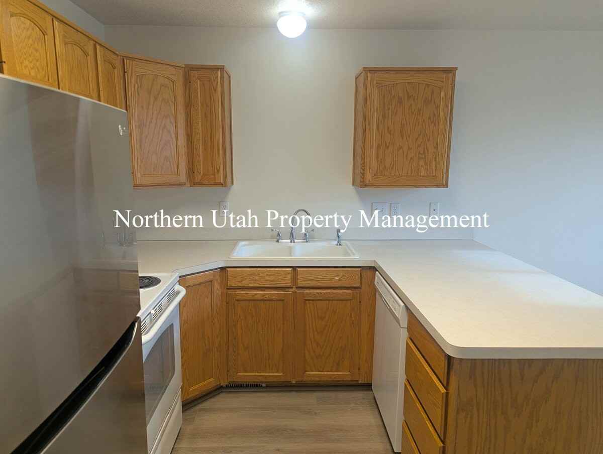 2892 N 400 E - Photo 6 of 21