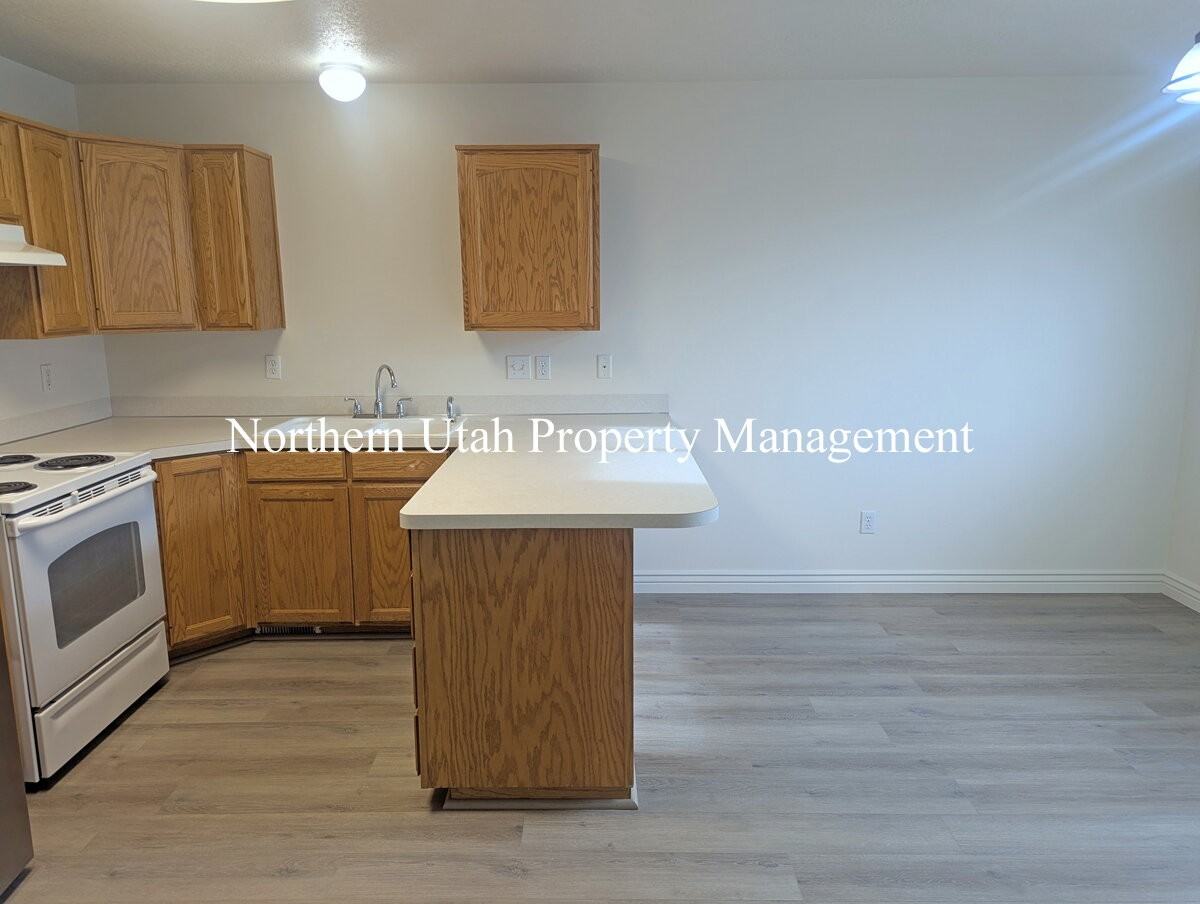 2892 N 400 E - Photo 7 of 21