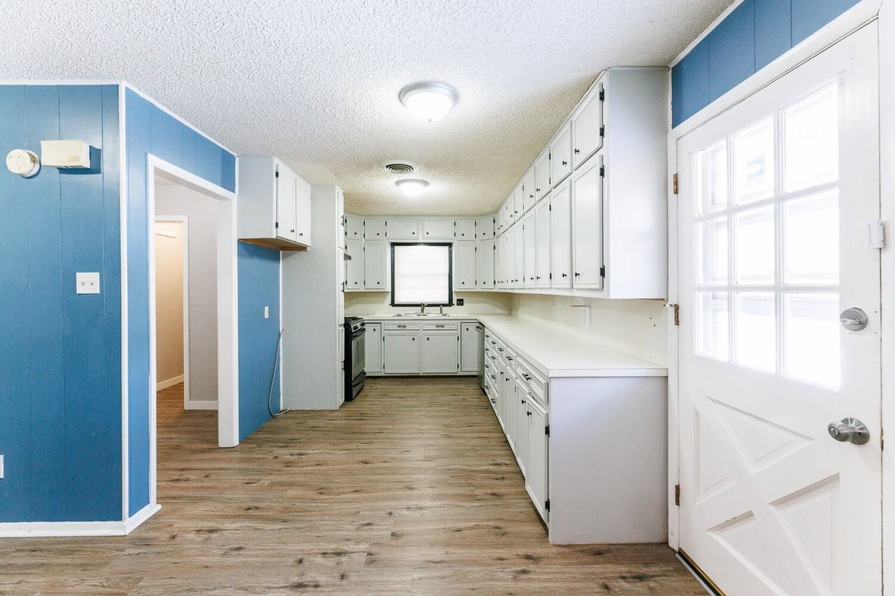 5402 9th St - Photo 4 of 24