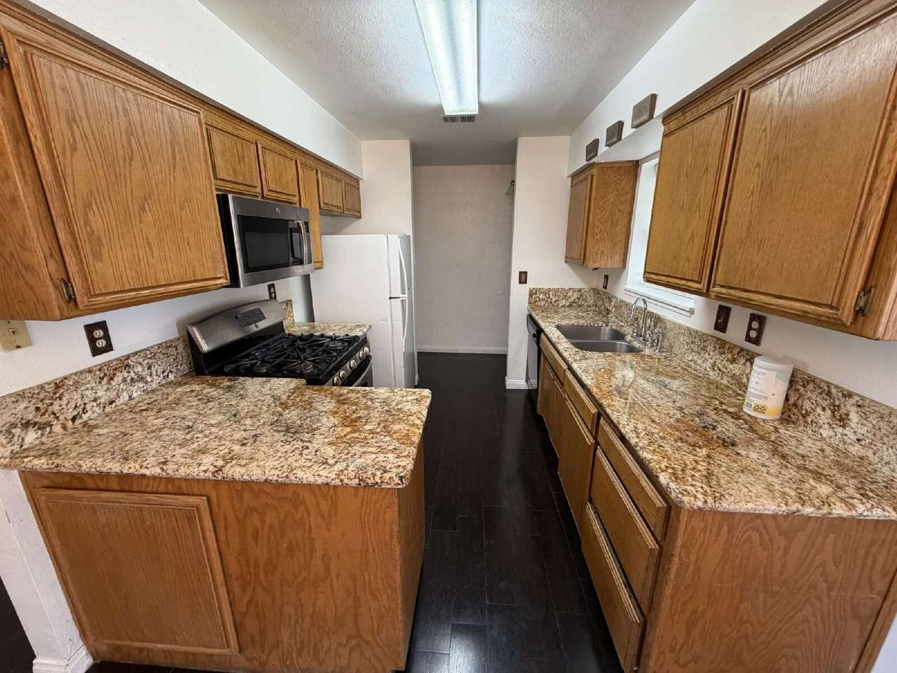 808 Stable Ave - Photo 4 of 17