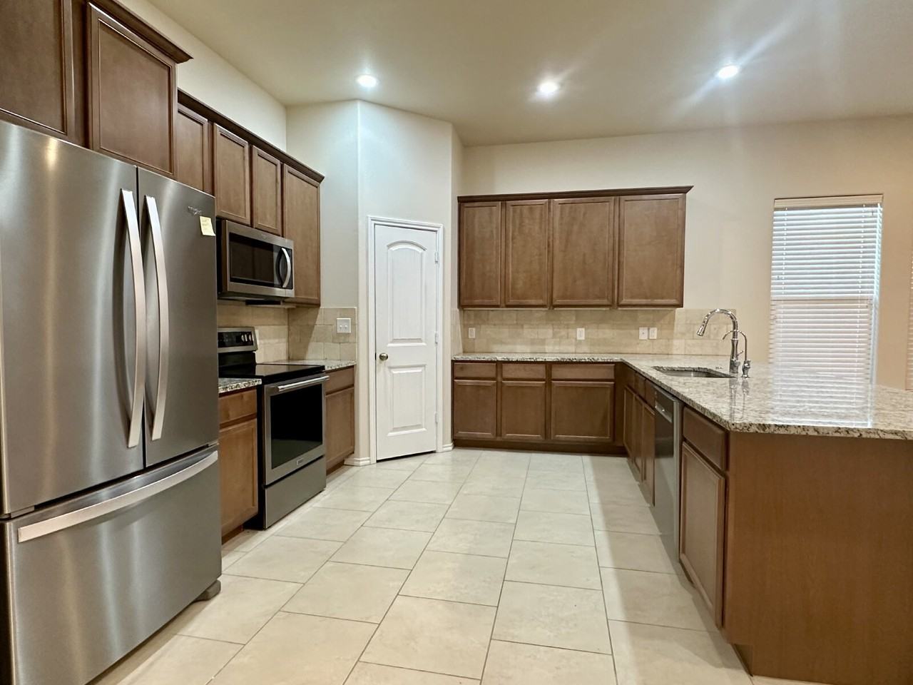 7046 95th St - Photo 2 of 18