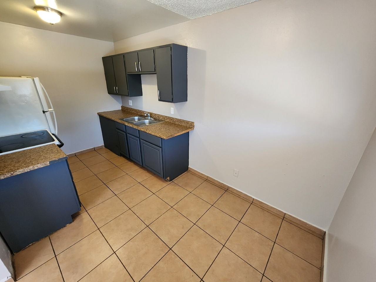 2527 Crawford St #2 - Photo 4 of 14