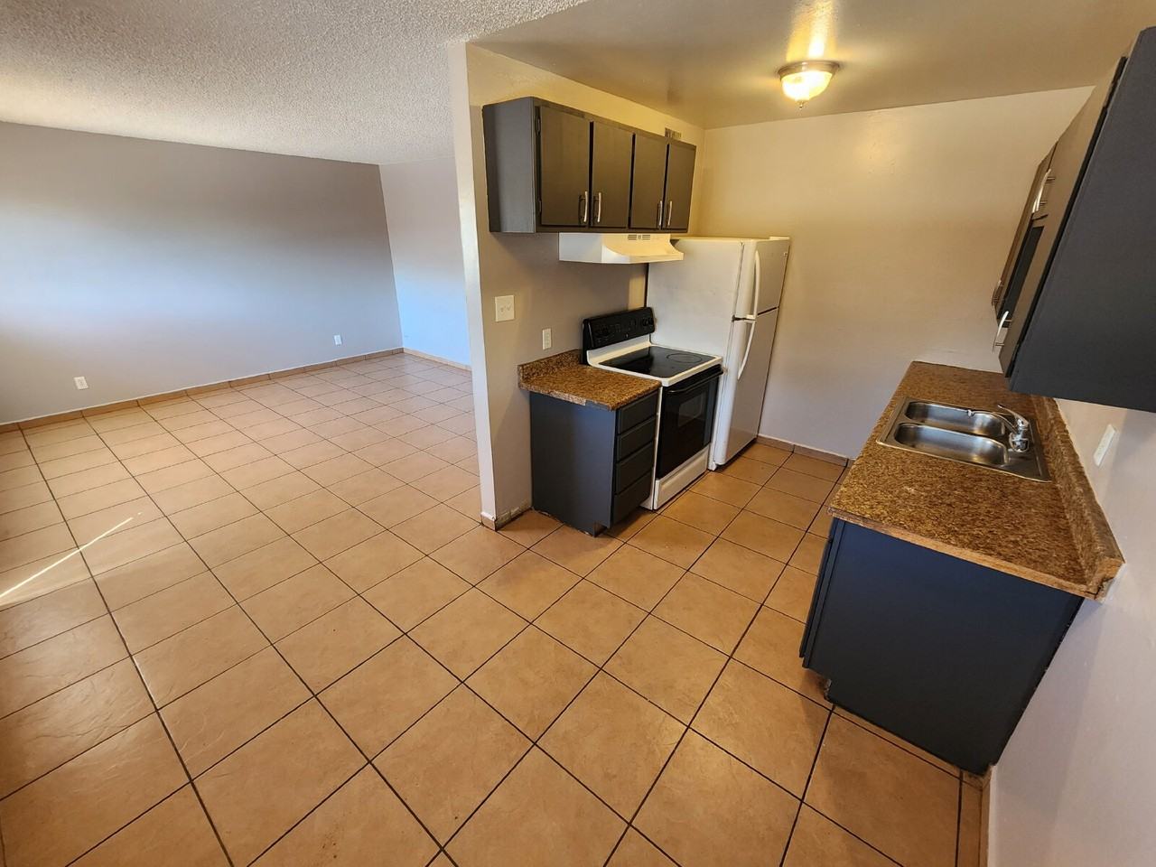 2527 Crawford St #2 - Photo 6 of 14