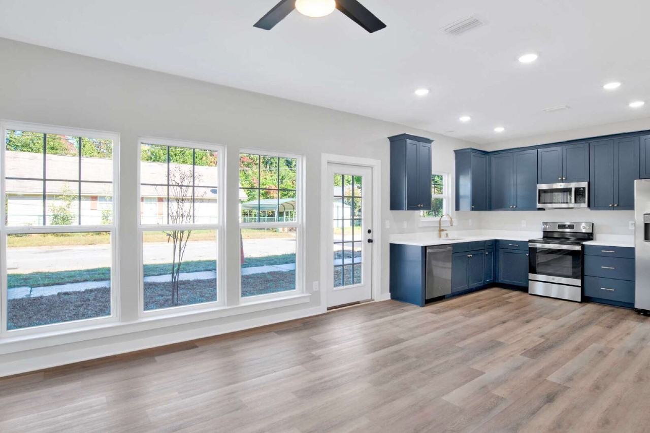 1020 N D St - Photo 3 of 24